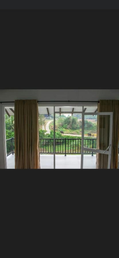 Pinnawala Elephant Front View Hotel Rambukkana Exterior foto